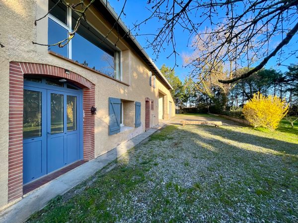 Ferme Lauragaise rénovée en pleine campagne à 45 min de Toulouse.