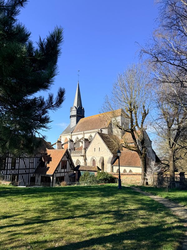 Beauvais historique, calme et proche Paris, aéroport, parc d'attraction, océan et châteaux de l’Oise