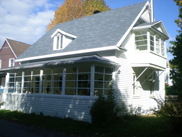 Grande maison ancestrale à 4 min. à pied du fleuve Saint-Laurent.
