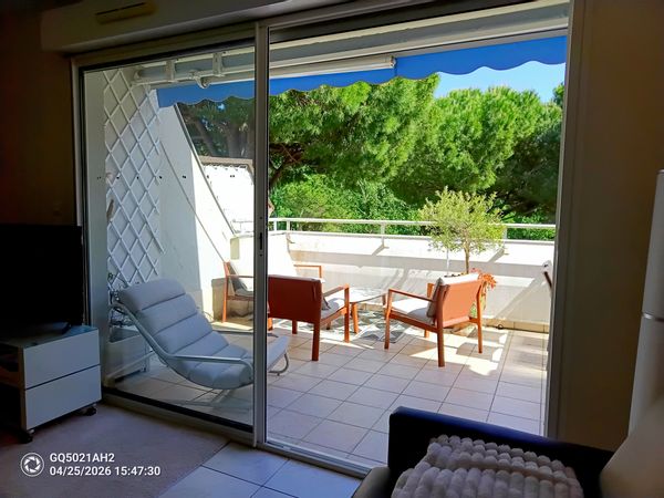 Bel appartement lumineux et spacieux. Activités : golf, tennis, plage, restaurants...