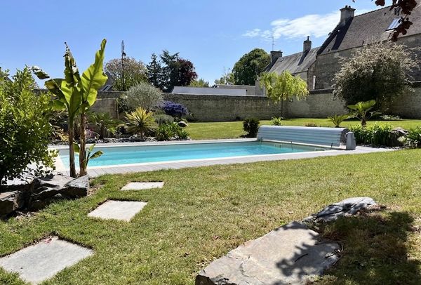 Grange cocooning en Normandie avec piscine chauffée et cabane XXL