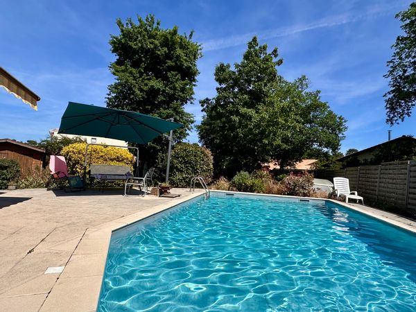 Maison avec piscine dans l'agglomération bordelaise, aux portes du bassin d'Arcachon, des vignobles