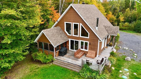 Chalet la grosse paix Bord du lac Lise, à pied de la rivière Ouareau, un seul voisin