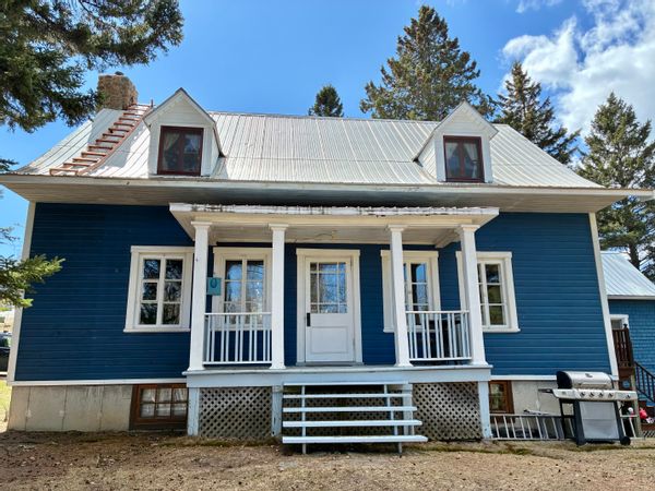 Maison traditionnelle québécoise construite en 1850, au coeur de la magnifique région de Charlevoix