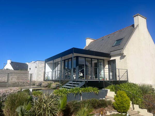 Une maison très lumineuse et fonctionnelle à 100 m d'une très belle plage et d'un restaurant