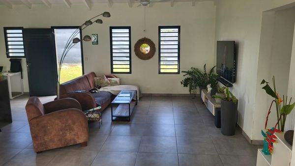 maison 3 chambres avec jardin arboré a 10mn a pied de le plage