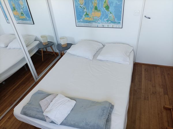 Chambre 2 couchages +  dans maison avec jardin, 10 minutes à pied du centre-ville