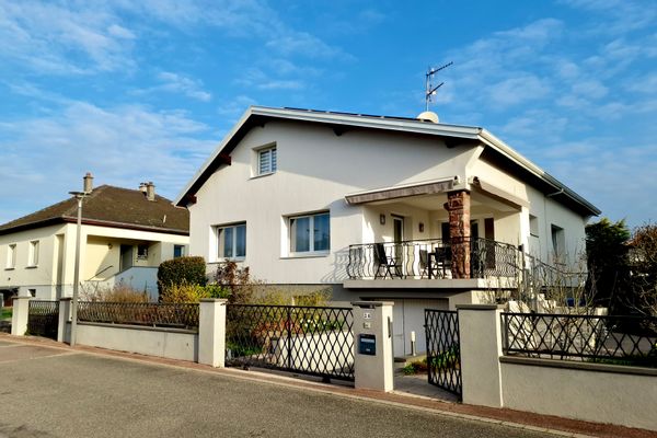Beau logement dans maison avec piscine au cœur de l’Alsace. 26.08-12.09 réciproque en bord de mer