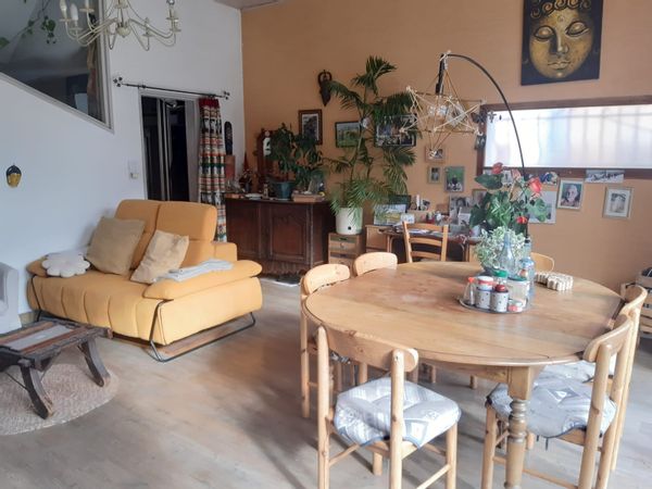 La maison de Laurence est située dans un lotissement arboré