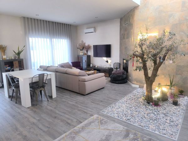 Contemporary house with pool near Lisbon and the Arrábida beaches
