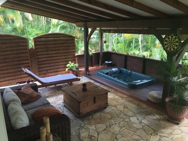 Maison créole 3 ch., jacuzzi, terrasse tropicale. Charme et calme pour des vacances inoubliable