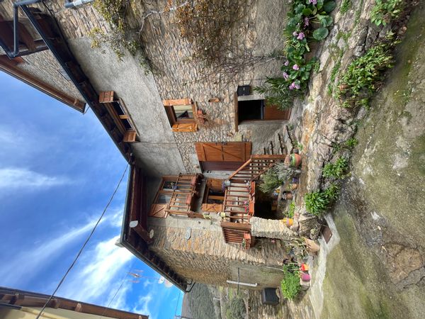 La maison de Laia, Pau i família