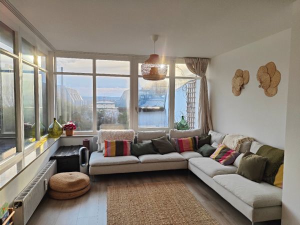 Duplex avec terrasse en face de la gare principale