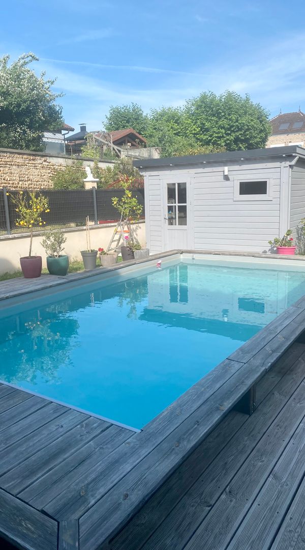 Grande maison au calme à proximité de Lyon avec piscine