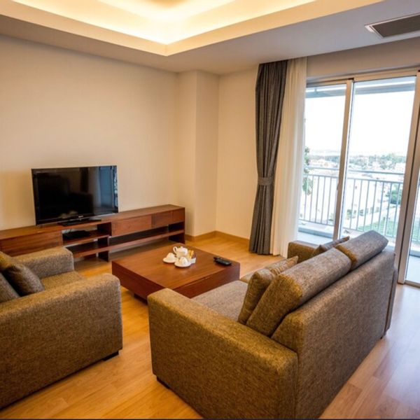 Grand appartement 2 chambres au cœur de Phnom Penh.  Roof top, piscine, playroom et salle de sport !