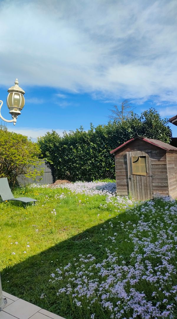 Petite maison de plein pied avec jardin dans un lotissement. Lac et ville Mâcon à 5 min