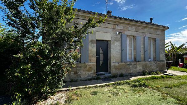 Séjournez dans notre charmante maison en pierre, lumineuse et agréable.  Maison de 100m2, rénovée.
