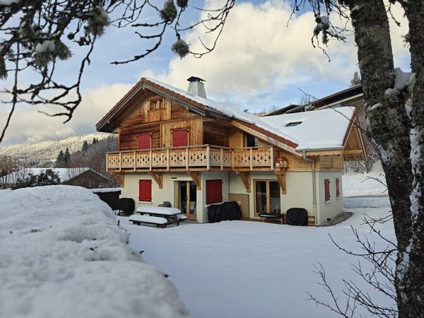 Chalet de montagne dans les Alpes du Nord entre Chamonix et Genève