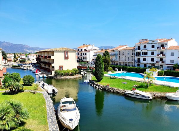 Appartement avec vue sur canal, à 700m de la plage