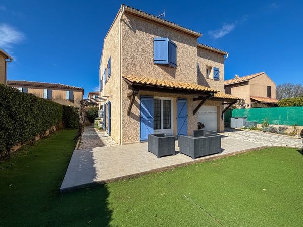 La maison de Jo & Guéna. Jardin &  4 chambres avec lit double.