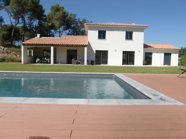 Maison contemporaine au calme à côté d'Aix-en-Provence avec jardin et piscine sécurisée et chauffée