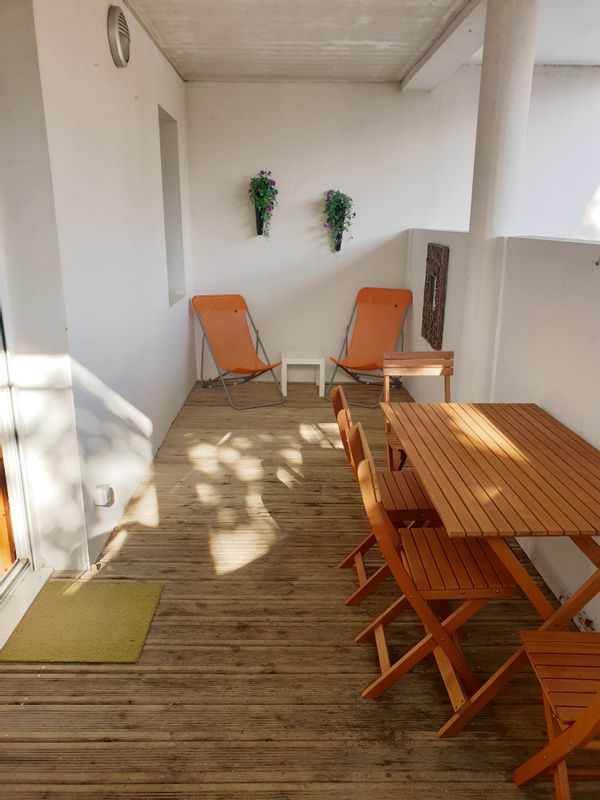 Appartement avec terrasse couverte de 13m2 à 200 mètres de la plage.