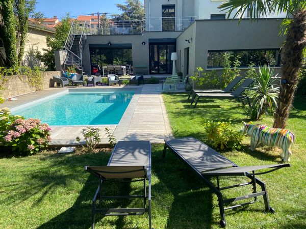 Maison des années 1930 avec tout le confort moderne, piscine privée chauffée, climatisation