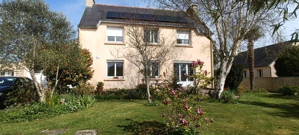 Maison 6 personnes,  avec grand jardin, plages et spot de surf de la Torche à proximité.