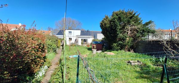 Maison familiale avec jardin ensoleillé