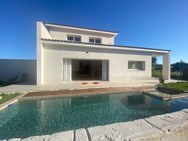 La maison Feng Shui de Julia, tranquillité et rosé bien frais dans la piscine. 30 min de l'Espagne.