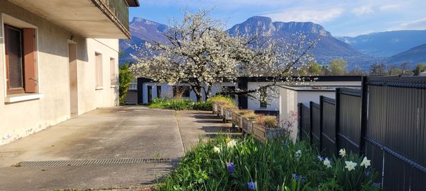 Appartement T1 indépendant dans maison entre ville et forêt, à 15min du centre de Chambéry