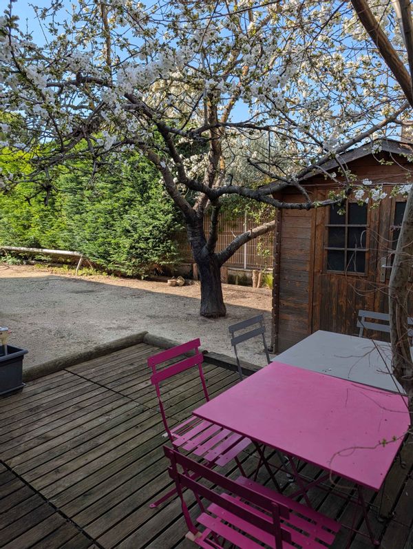 Appartement indépendant entre Aix-en-Provence et Marseille, avec terrasse.