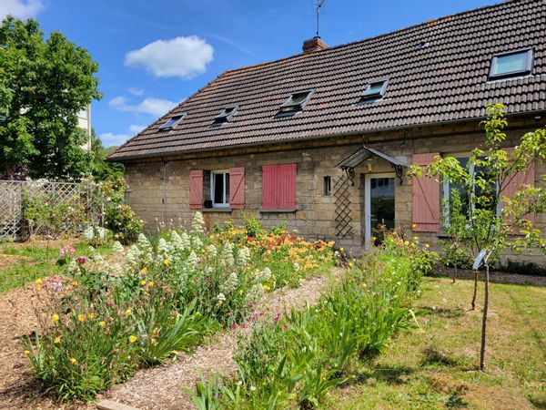 Grande maison fleurie au cœur de caen ~ à proximité des plages du débarquement