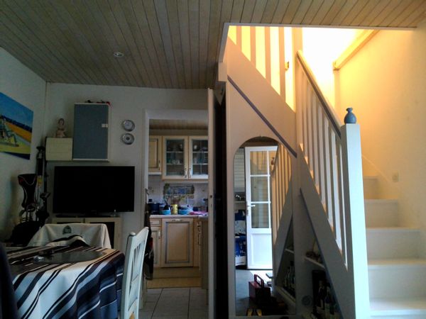 La maison de Christine et Patrick est une petite maison située dans la rue principale de Houlgate
