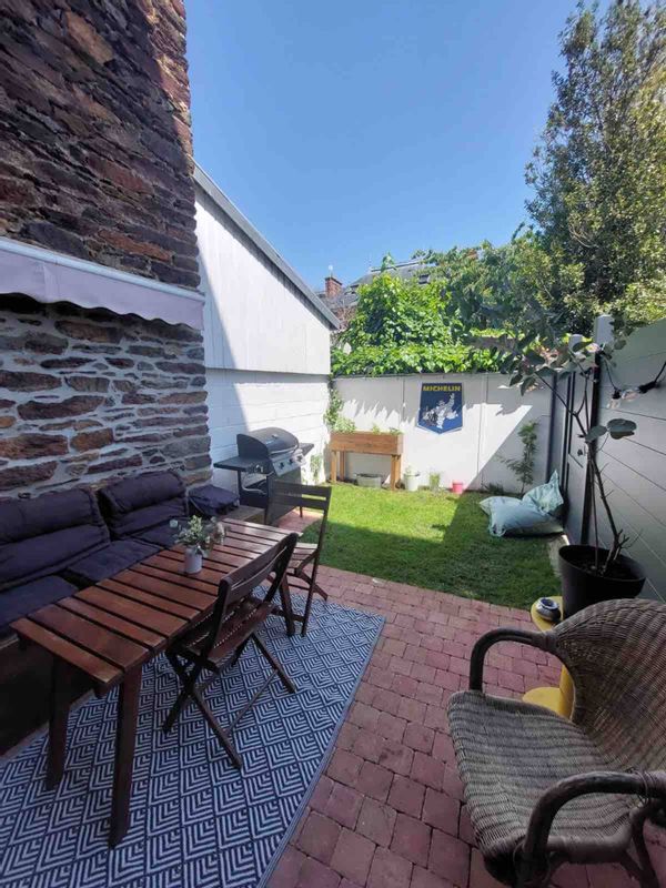 Charmant appartement avec 2 chambres et un jardin privatif à deux pas du centre ville de Rennes.