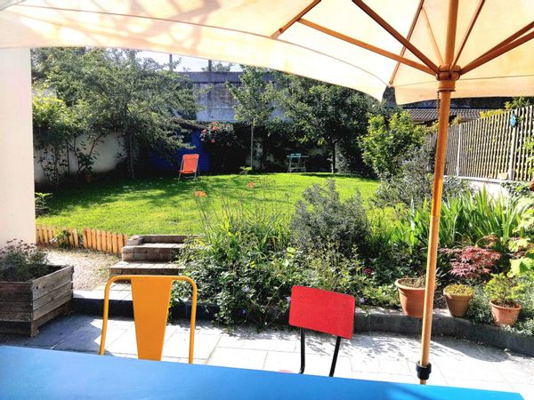 maison agréable et confortable, car elle est lumineuse et l accès à  lextérieur est facile