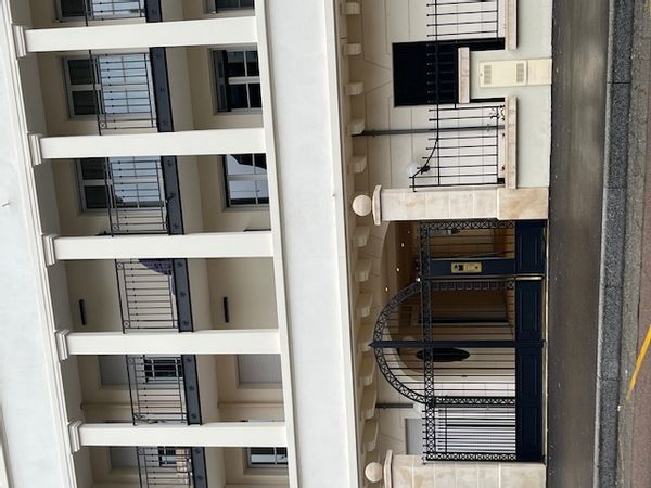 Situé a 5 minutes a pied du centre ville, l'appartement est situé dans une résidence récente.