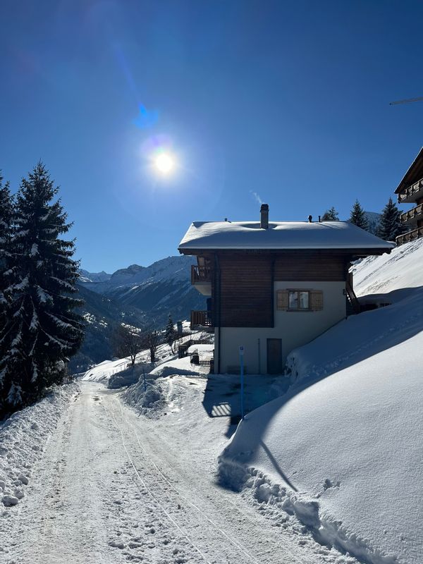 La maison de Olivier est située dans le val d’Herens Vue sur la dent blanche le cervin