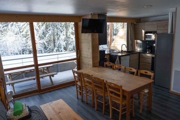Appartement en rez-de-foret, face à la verdure, départ de randonnée