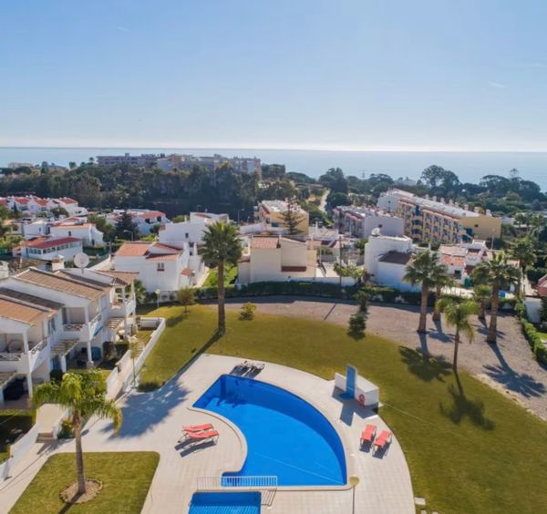 Une maison de vacances de 2 chambres, située dans une copropriété calme au cœur d'Albufeira