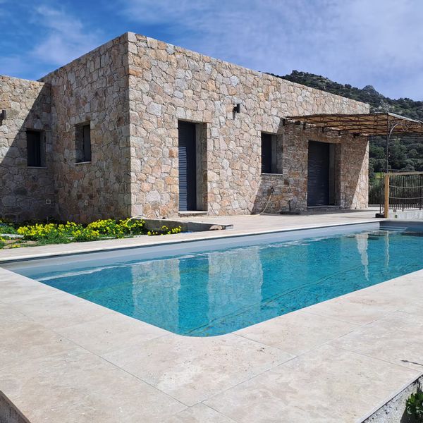 Villa avec piscine et vue imprenable sur le Montegrosso et le maquis Corse