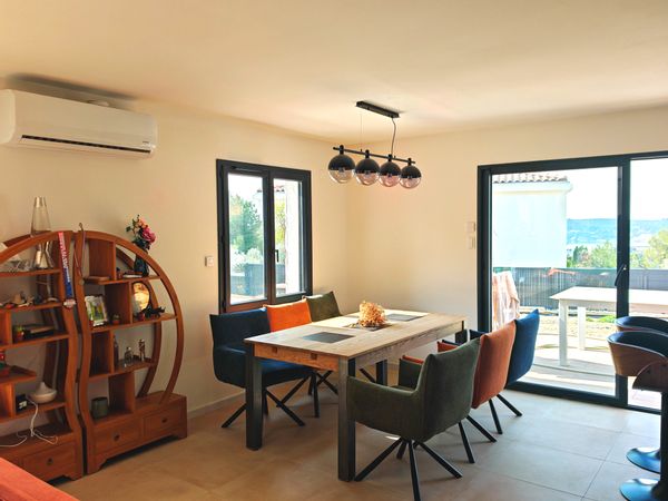Maison moderne dans la pinède provençale, pouvant accueillir jusqu'à 8 personnes, Piscine privée