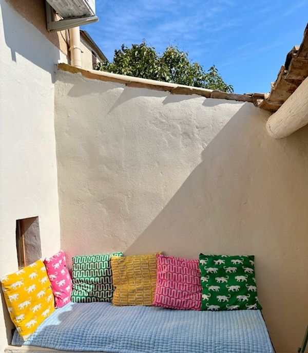 Vivez à l'heure provençale  ! Maison de village ancienne au coeur du Luberon sud