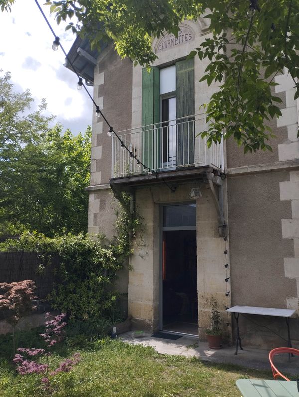 Maison pleine de charme en plein coeur d'un petit village entre Bordeaux et le bassin d'Arcachon.