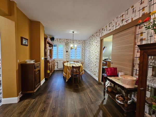 Appartement entièrement rénové 4 à 5 personnes dans village proche LONS LE SAUNIER