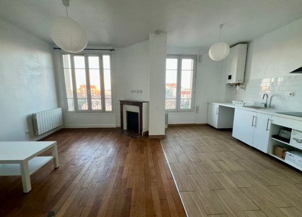 Charmant 2 pièces rénové avec cachet ancien (Paris en quelques minutes)