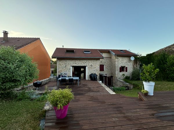 La casa des sapins & sierra. Notre maison est rénovée avec soins. À proximité de nombreuses randon