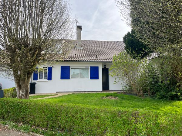 La maison aux volets bleus