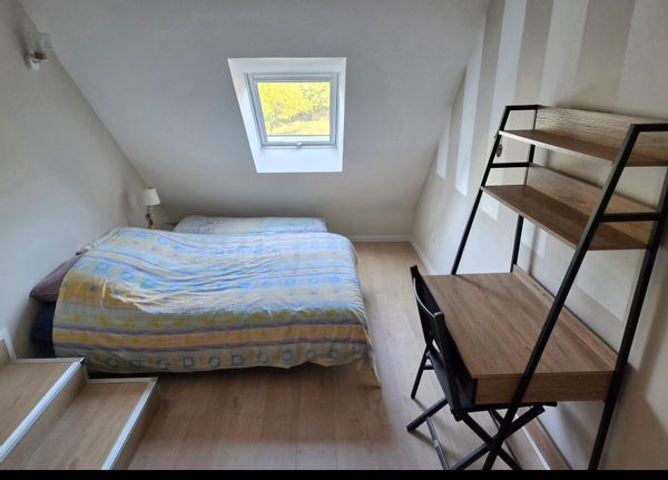 Grande chambre privée chez Cécile à 10min de Rennes