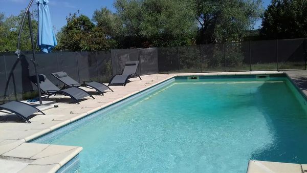 Studio indépendant dans maison avec piscine